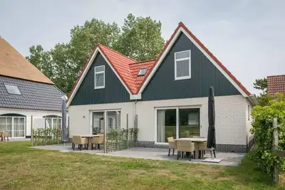 Image de Bungalow à Texel avec une terrasse spacieuse