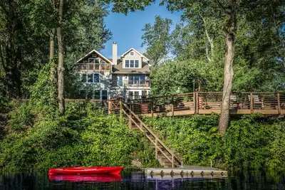 Image de Maison toute saison à New Bucks County River