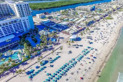 Image de Modern apartment w/beach steps & parking