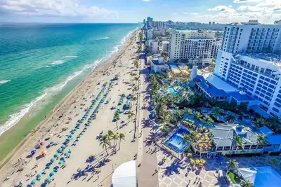 Image de Renovated studio w/ ocean views & boardwalk steps