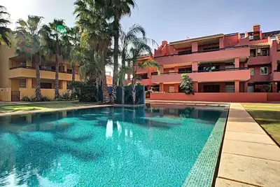 Image de appartement avec vue sur la piscine, wifi gratuit, balcon