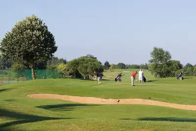 Profitez d'une piscine privée! Villa chaleureuse 6p sur le terrain de golf