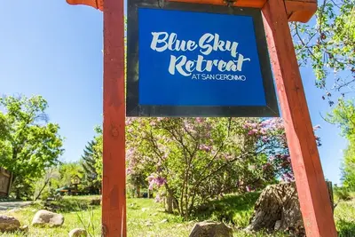 Image de Blue Sky Bed & Breakfast à l'historique San Geronimo Lodge est propriété de 18 ch