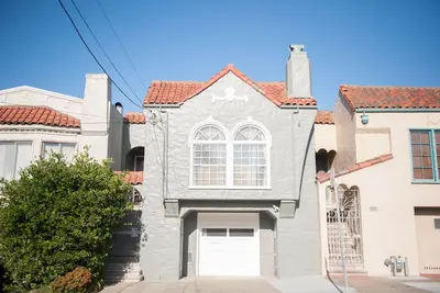 Image de Grande maison de 5 chambres! 2 bains avec parking gratuit et vue! près de Golden Gate Park