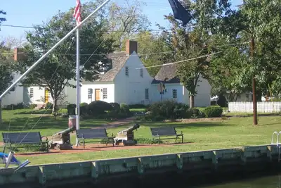 Image de John Bruff Waterview Cottage - sur le port et sur le parc - dans la rue Town Michaels!