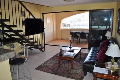 Image de * Nouvellement rénové * One Bedroom Loft Penthouse - vocation mondiale gratuite