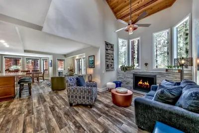 Image de Le Choix des Gens! Home Theater, Familles, Animaux de Compagnie, Close to Heavenly, Hot Tub