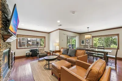 Image de Tahoe Woods # 101 - Nouveau! Marcher jusqu'au lac, au village céleste, aux pistes et aux casinos