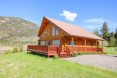 Image de Spacieux Log Home 15 min au nord de Yellowstone Park. 12 personnes, enveloppez-vous sur le pont!