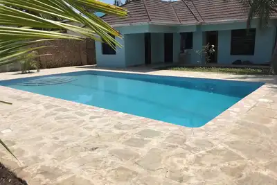 Image de Villa dans grand jardin tropical, à 3 minutes magnifique plage de sable blanc