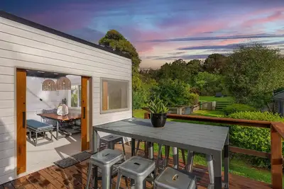 Image de Familial et rapide à pied de la plage et de la rue principale - 4 chambres et 2 salles de bain