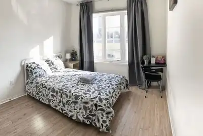 Image de Deux chambres avec salle de bain et parking à YorkU. Marchez jusqu'au métro stn.