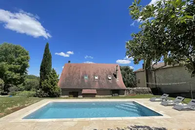 Image de Maison en pierre traditionnelle avec vue imprenable et jardin privé clos