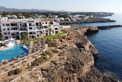 Image de 2 Bedroom, 2 bathroom front line property in Cala D'or