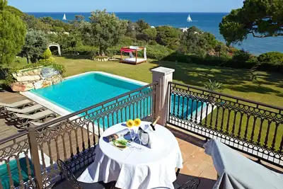 Image de Villa de 6 chambres avec vue mer et à 3 minutes de la plage