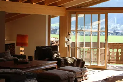 Image de Belle villa spacieuse avec une vue magnifique sur la montagne