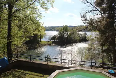 Image de Beau chalet spacieux et fonctionnel en pleine nature, piscine, calme, lac, pêche