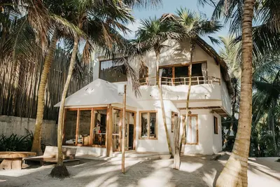 Image de Superbe 2br Zorba Villa directement sur la plage de Tulum!
