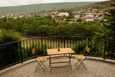 Appartement avec terrasse dans le vieux Tbilissi
