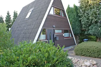 Image de Maison de toit de tente avec un grand terrain - Maison de toit de tente dans un endroit calme