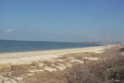 Étapes de chalet d'été à la plage