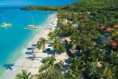 Image de Chalet à louer près de la plage de Dickenson Bay