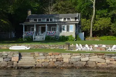 Image de Vivez Perch Rocks! Un chalet privé unique au bord de l'eau sur le lac Bantam