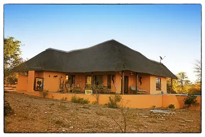 Image de Luxe dans la brousse africaine, un bain à remous et Wifi gratuit
