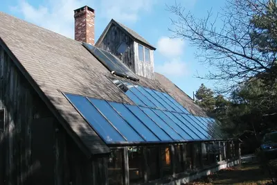 Image de Maison solaire passive à 3 étages avec bain à remous