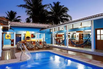 Image de Maison de luxe avec piscine privée dans une résidence communautaire