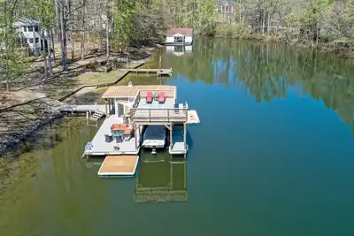 Image de Vous avez juste réduit les dates estivales restantes de 20%, location de bateau et jet ski