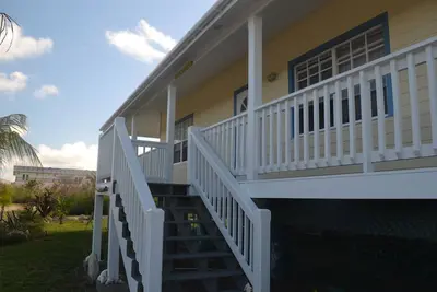 Image de Villa del Sol - charmante et belle villa située dans un cadre tropical luxuriant.