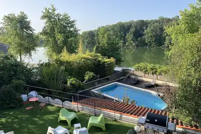 Un Petit Coin De Paradis Au Bord Du Lac