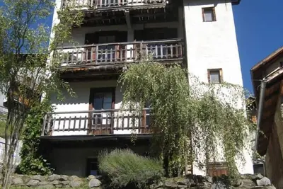 Image de Grande maison pittoresque avec jardin. Max 12 p.