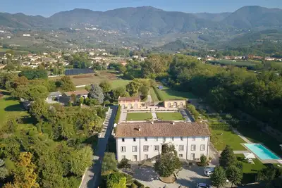 Image de Unique villa de 1600 entièrement rénovée à distance de marche d'un joli village