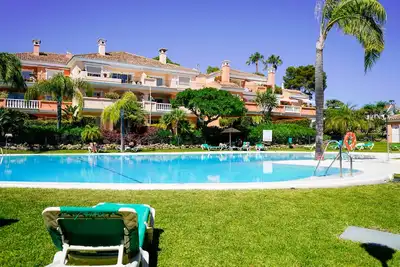 Image de Appartement de luxe au rez-de-chaussée spacieux au bord de la plage avec 2 grandes piscines communes