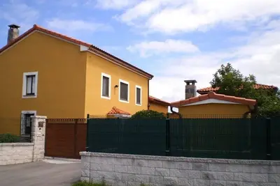Maison avec 5 chambres, jardin, barbecue, Wifi, salle de jeux, 1. 5 km de la plage