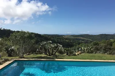 Image de Maison d'architecte nichée dans la nature