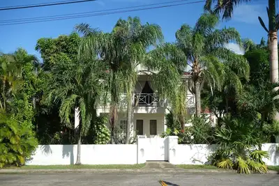 Image de Jardin tropical 3 chambres, 3 salles de bains villa, Ă seulement 5 minutes Ă pied de la plage