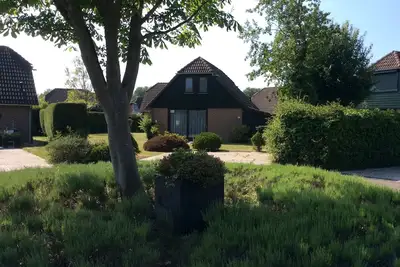 Image de Entièrement meublé maison de vacances indépendante à distance de marche du lac de Veere