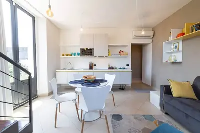 Image de Appartement Suite - Wifi Rapide - A / C - Supermarché & Commerces - \"SunTripSicily\" exclusif