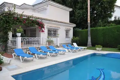 Image de Villa spacieuse de luxe avec piscine privée pour 6 à Elviria, Marbella, avec WiFi