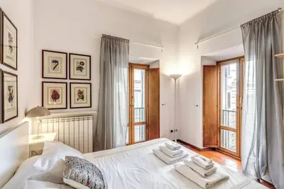 Image de 3 Bdr. Apt. Near Piazza Navona | 4 Ac, WiFi, Heat