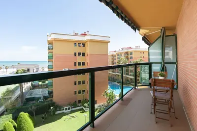 Image de Appartement 2 chambres dans le Bajondillo avec piscine, paddle A / C et WiFi: plage à 75 m.