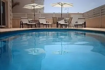 Image de Superbe villa avec piscine en excellent et tranquille