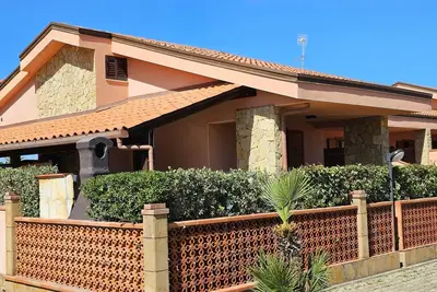 Image de Lumineuse Villa MÉDITERRANÉENNE Avec Terrasse Et Jardin À 50 MÈTRES De La Mer