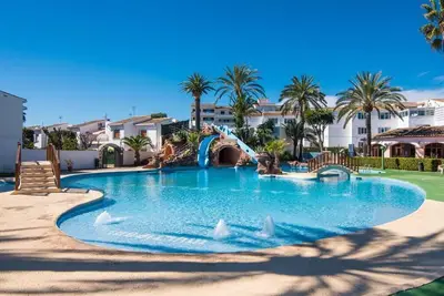 Image de Maison de ville familiale avec 3 chambres, 2 salles de bains et piscine commune Cala Blanca, Javea