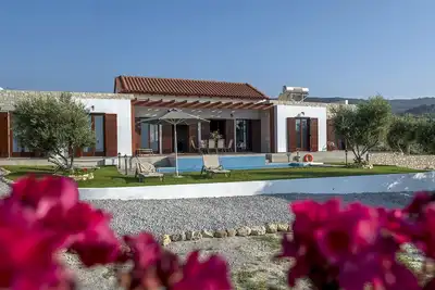 Image de Très spacieux, beau bungalow détaché avec des vues spectaculaires
