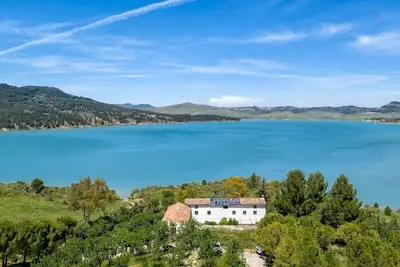 Image de Appartements ruraux avec vue le lac dans une gite rénovée près des lac de Malaga