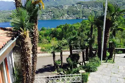 Image de Tessin Villa Entourée de Vignes Avec une vue Fantastique sur le lac de Lugano